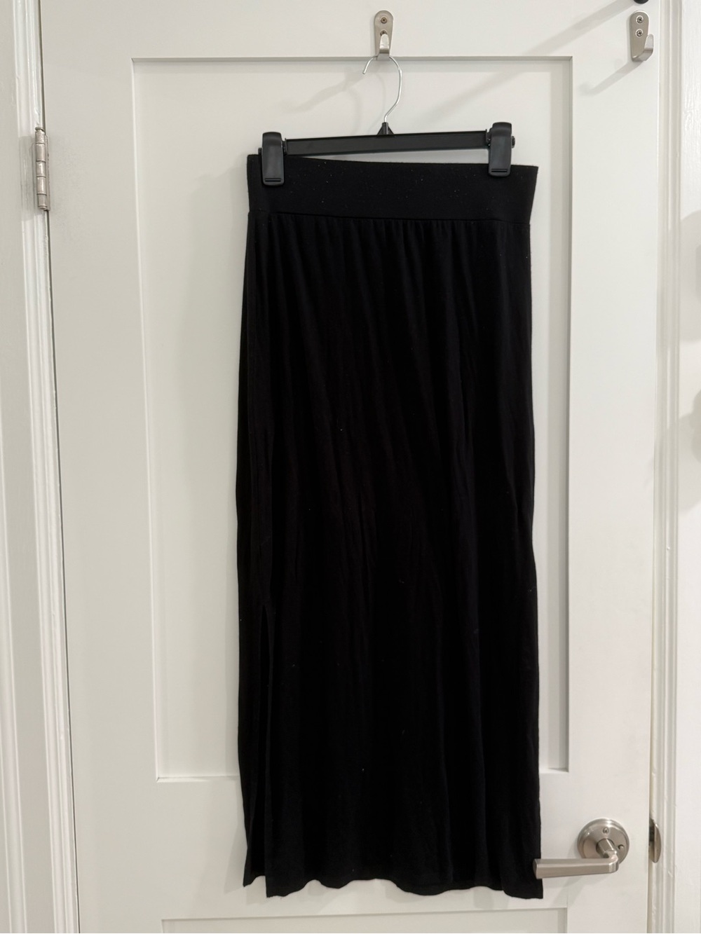 a.n.a Black Maxi Skirt w/ 2 side slits- Classic Pull-On Style (read)
